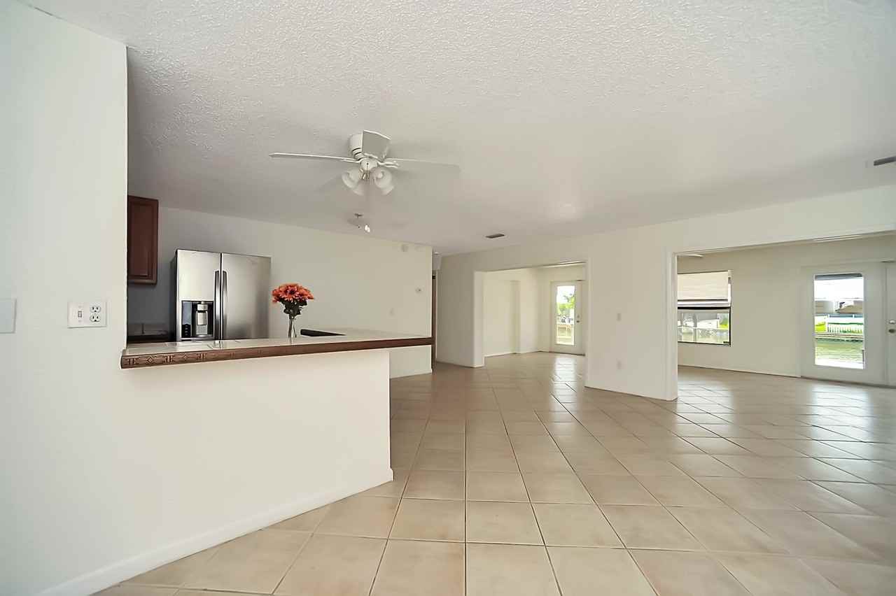 1095 Audubon Rd - Photo 2 of 21