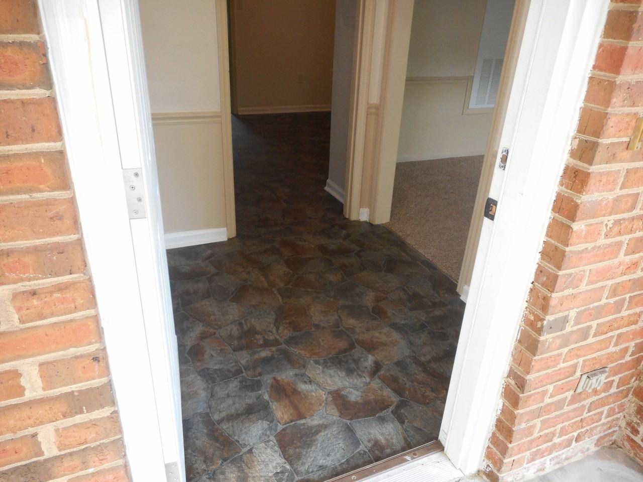 830 Iredell St - Photo 2 of 6
