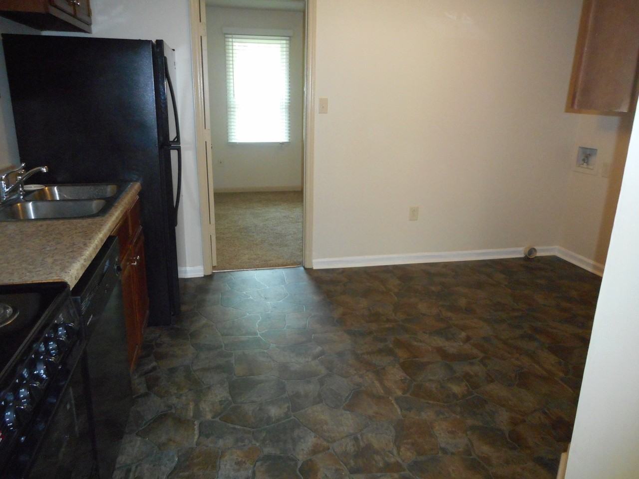 830 Iredell St - Photo 3 of 6