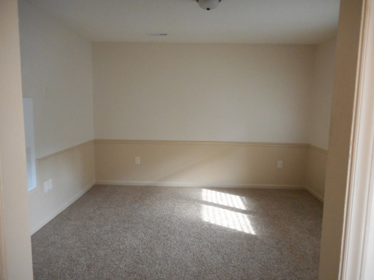 830 Iredell St - Photo 4 of 6