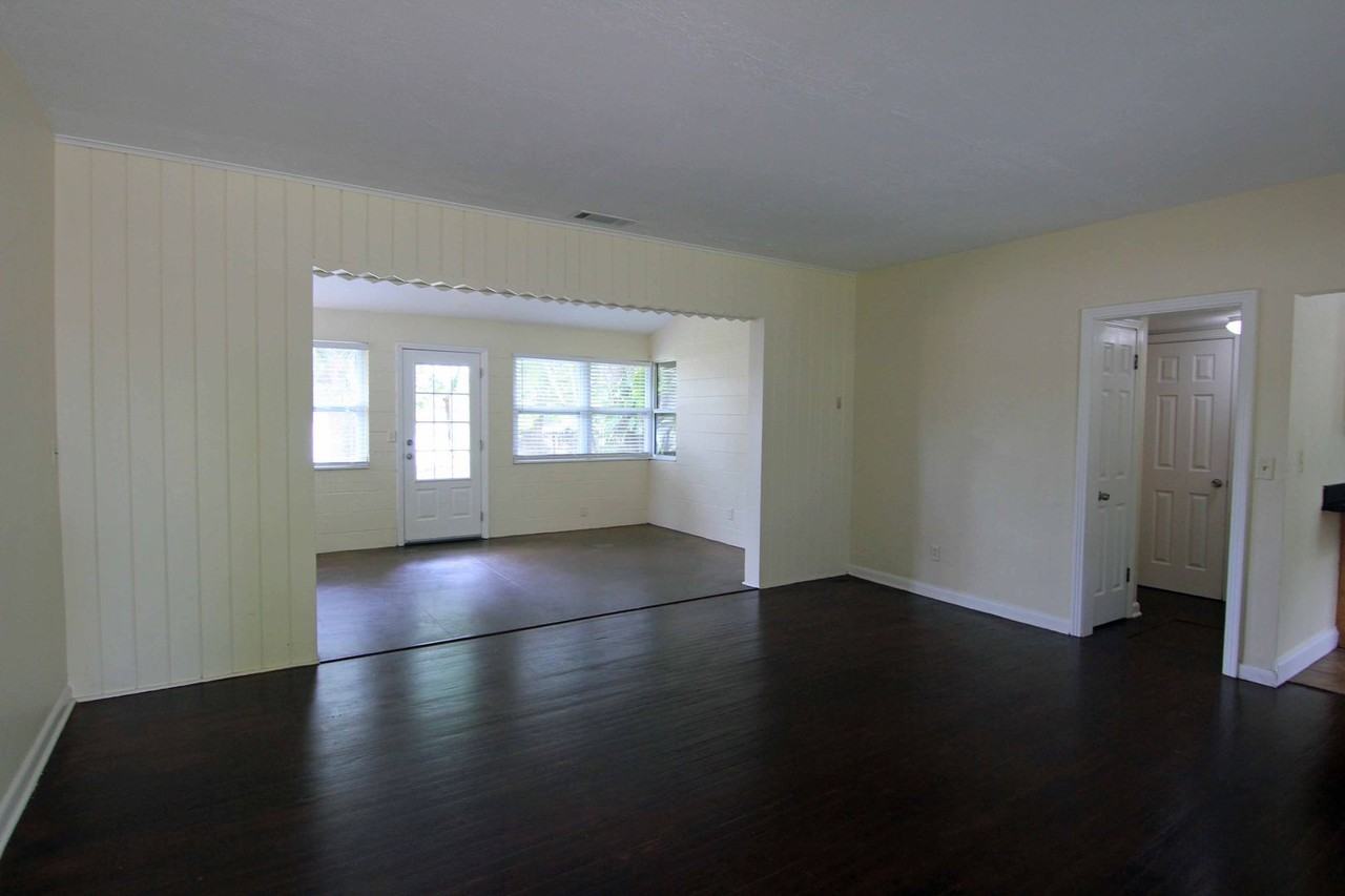 1433 Cardinal Rd - Photo 5 of 13