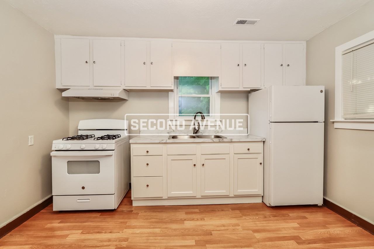 3746 Kahlert Ave - Photo 5 of 25