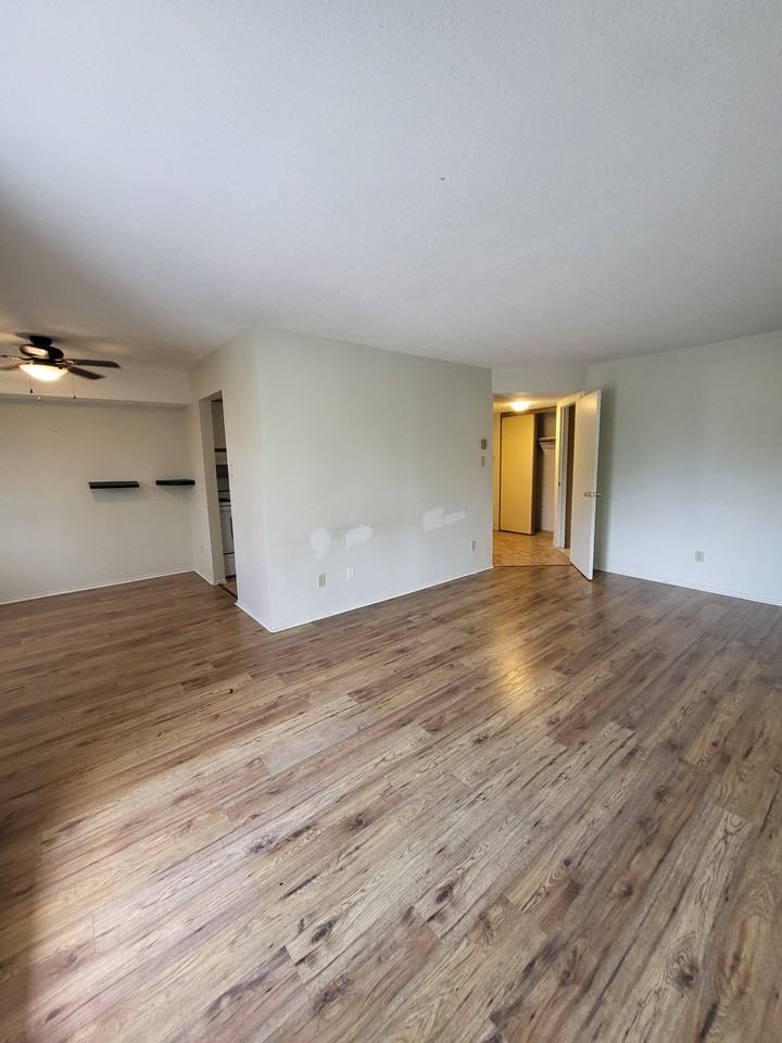 266 Lorry Greenberg Dr - Photo 3 of 13