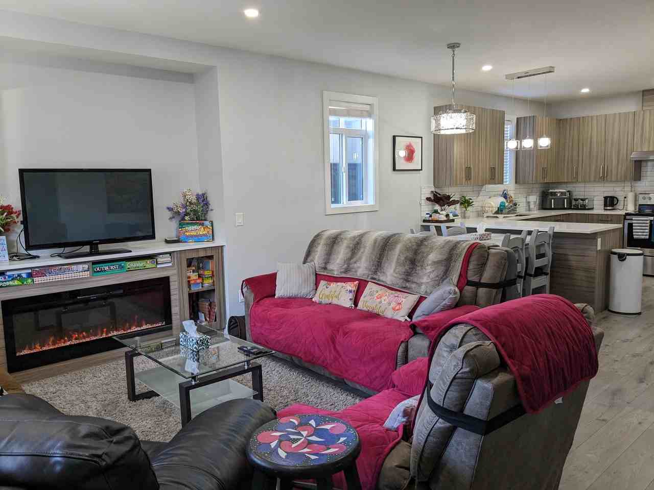 825 Cadder Avenue 3 - Photo 3 of 33