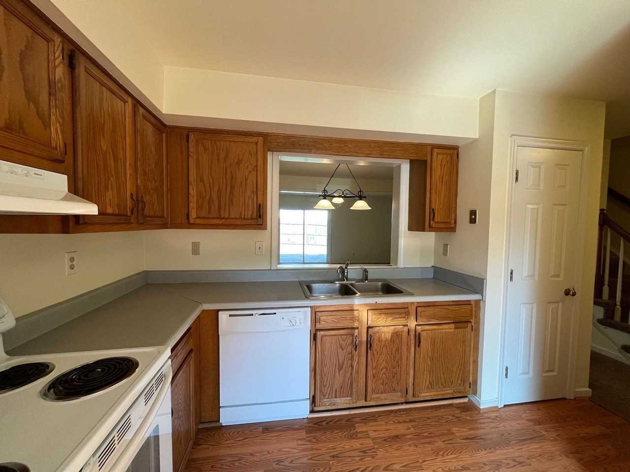 8704 Hermitage Trace Cir - Photo 3 of 21