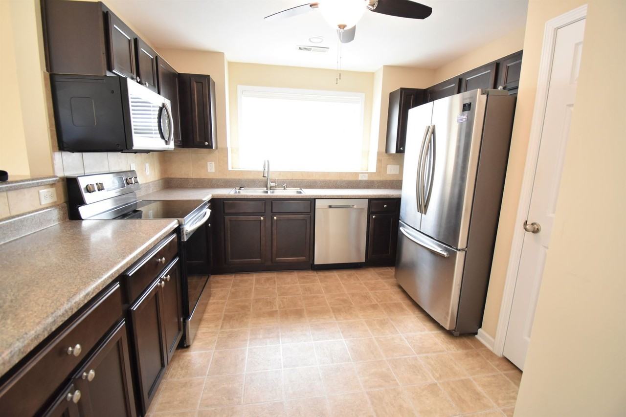 220 Collinwood Dr - Photo 7 of 20