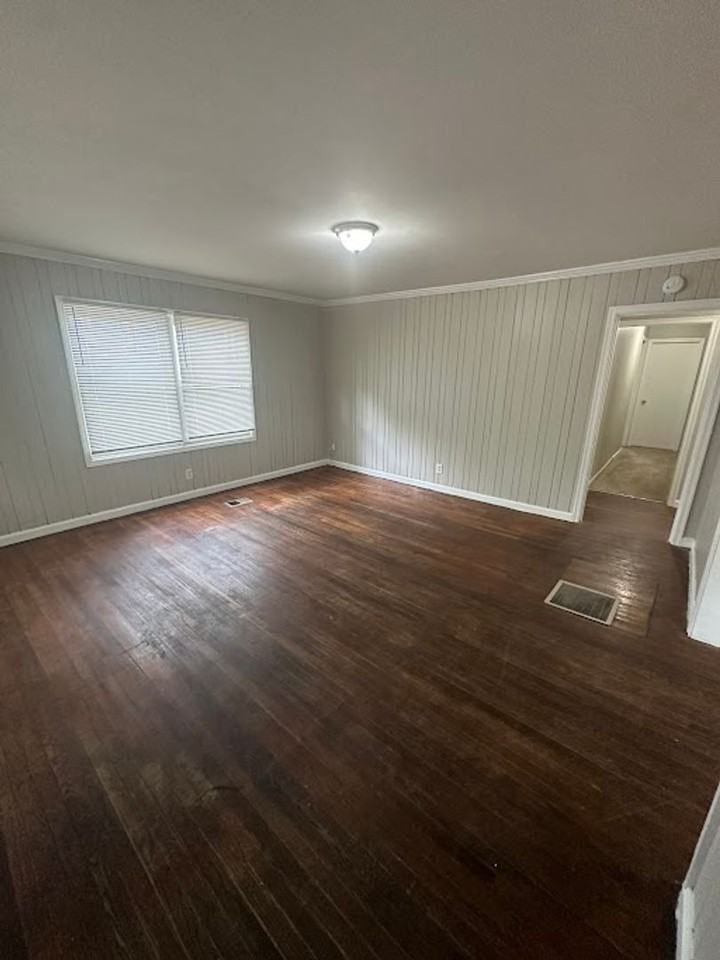 1255 Westmont Rd Sw - Photo 2 of 12