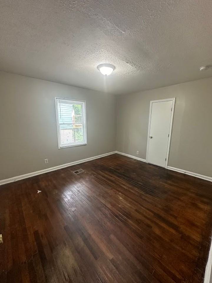 1255 Westmont Rd Sw - Photo 3 of 12