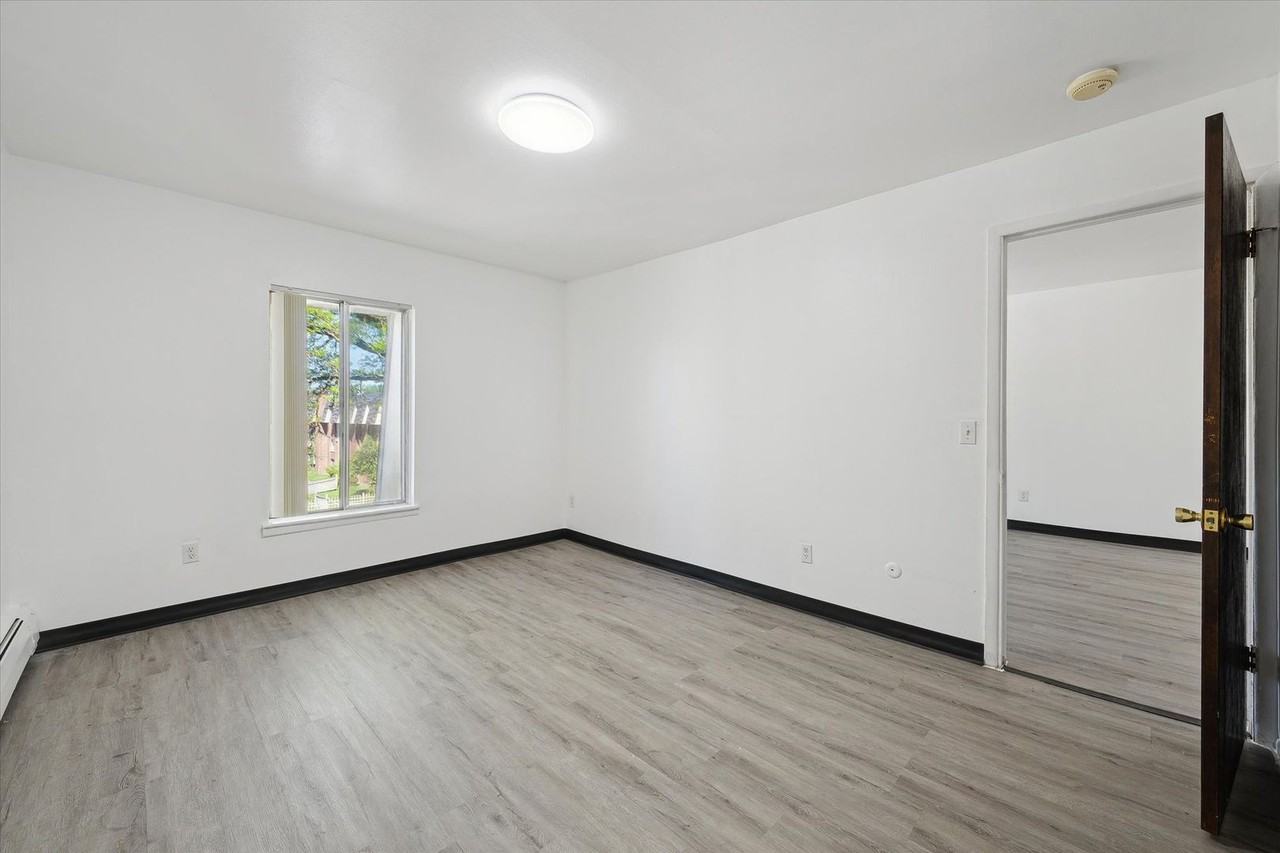 Parkside Apartments - Photo 6 of 40