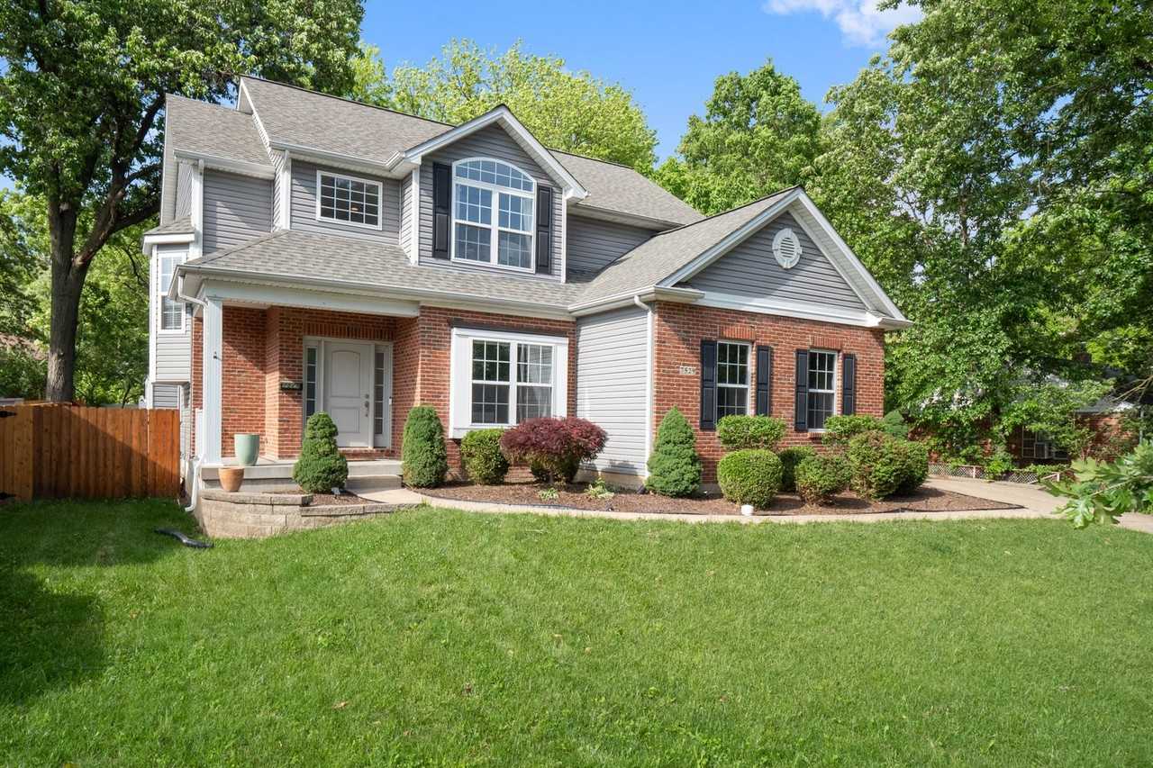 7529 Shaftesbury Ave - Photo 2 of 47