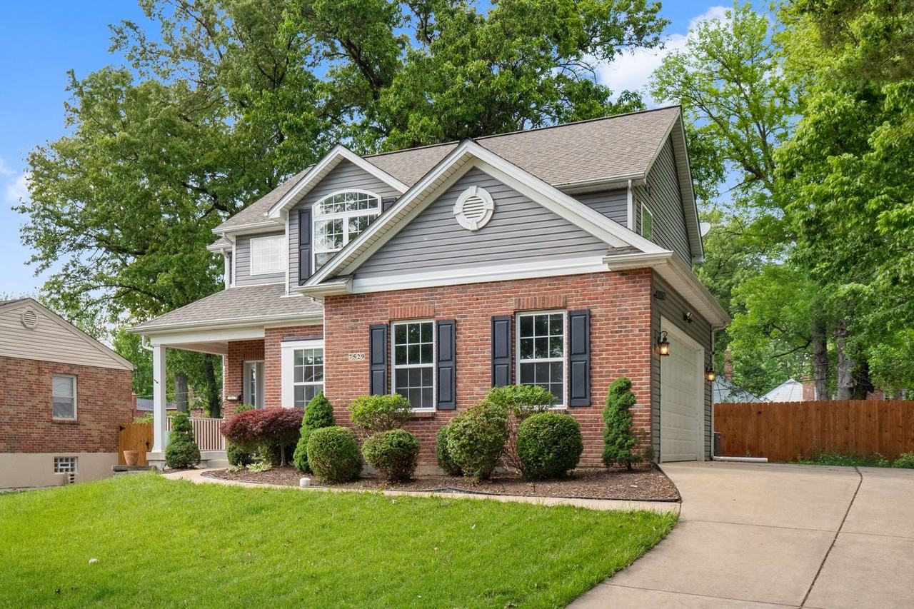 7529 Shaftesbury Ave - Photo 3 of 47