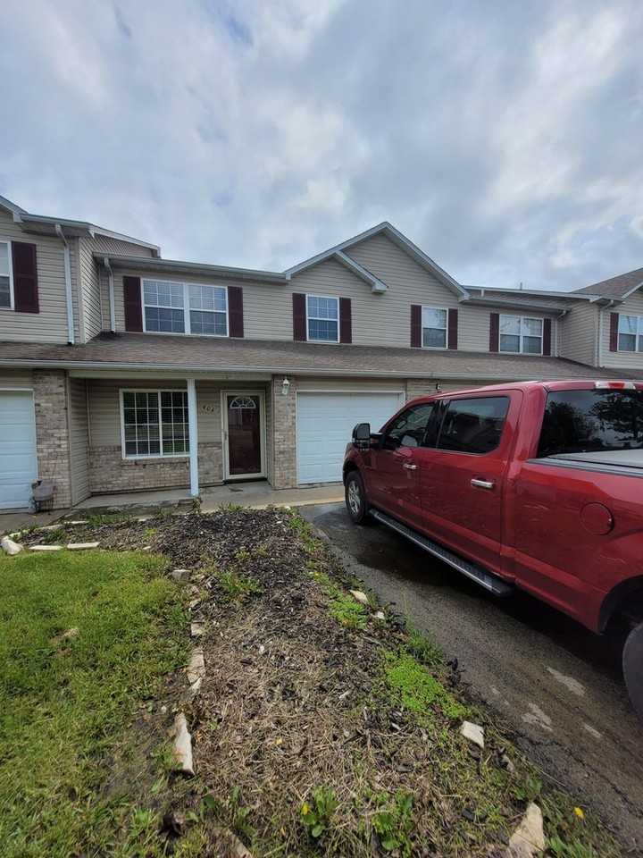 404 Shade Tree Ln - Photo 3 of 12