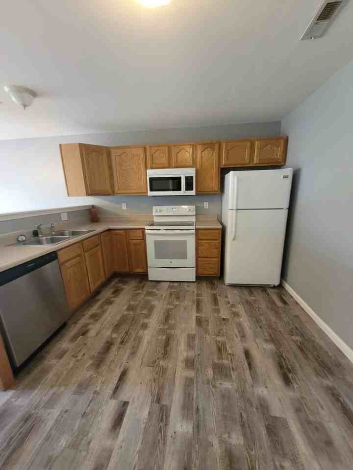 404 Shade Tree Ln - Photo 4 of 12