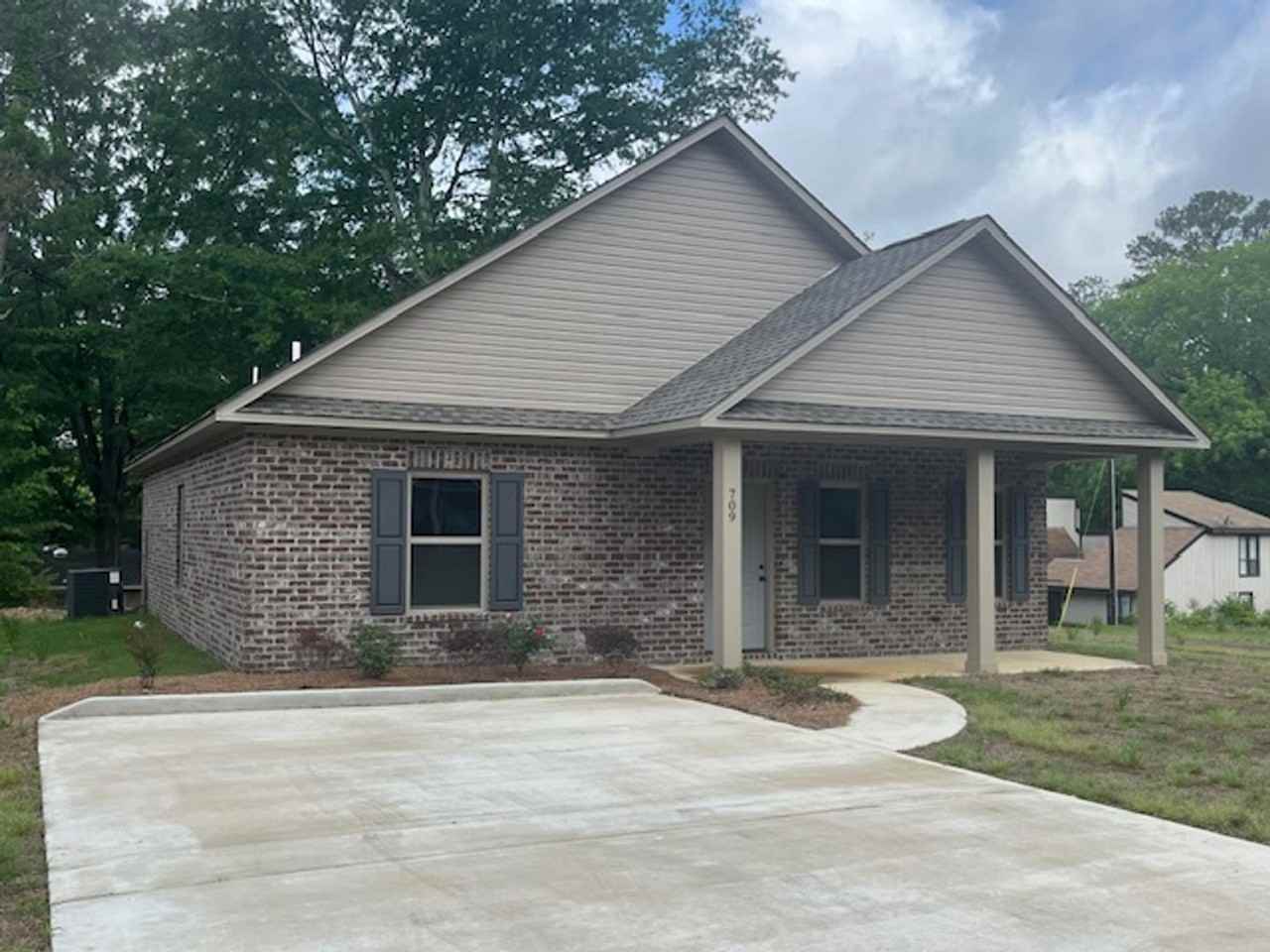 709 George Ave - Photo 2 of 18