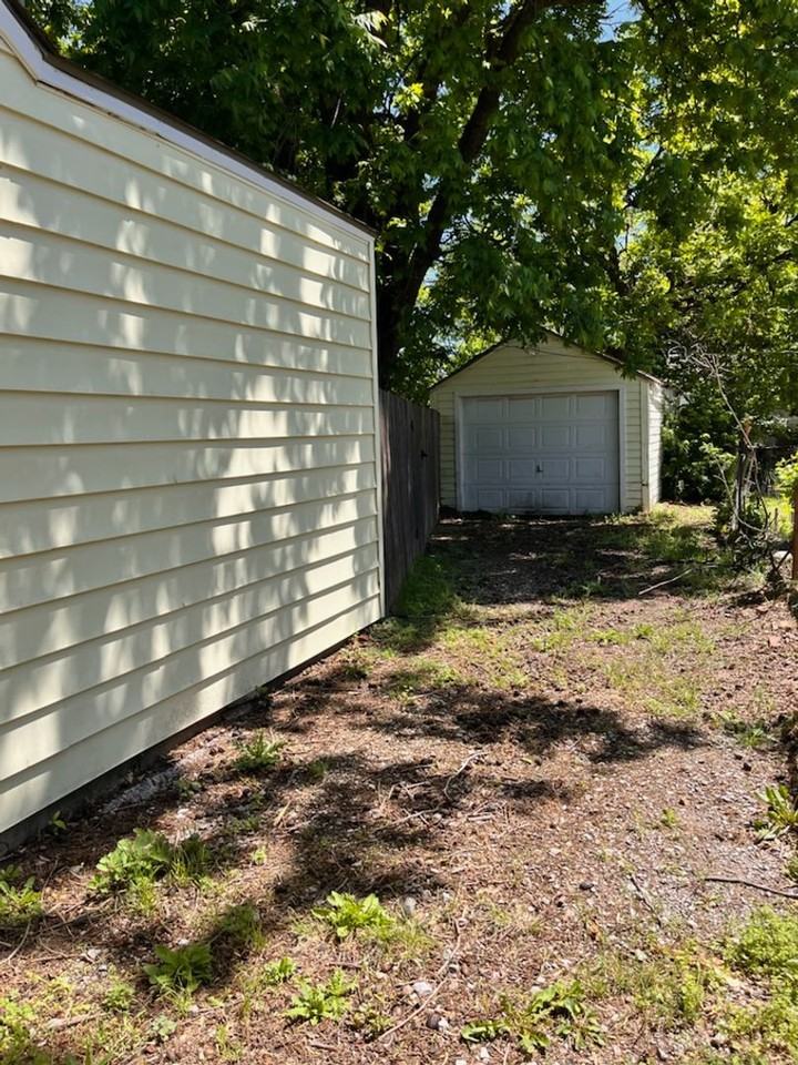 705 W Indiana Ave - Photo 2 of 10