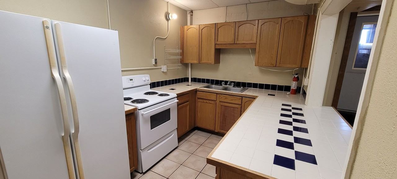 422 4th St Se - Photo 3 of 11