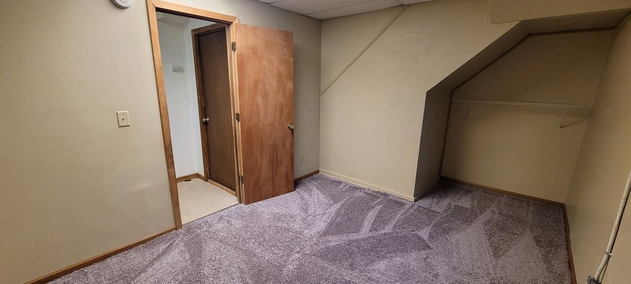 422 4th St Se - Photo 5 of 11