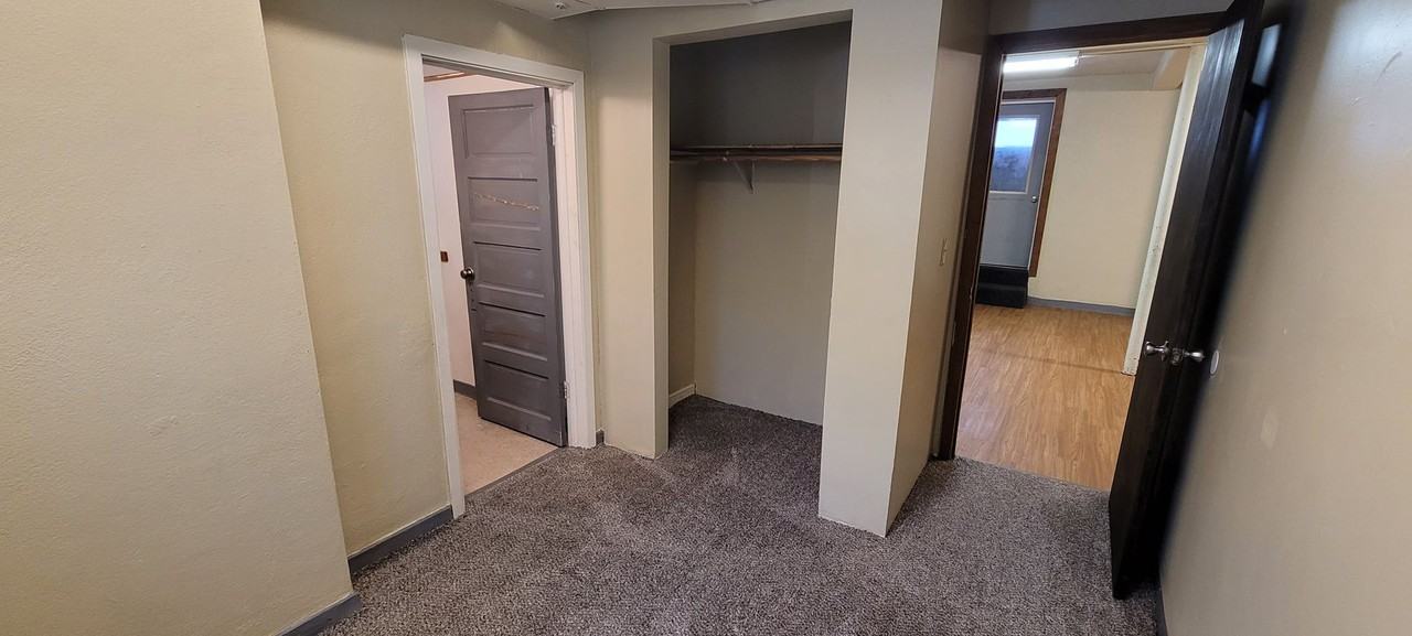 422 4th St Se - Photo 6 of 11