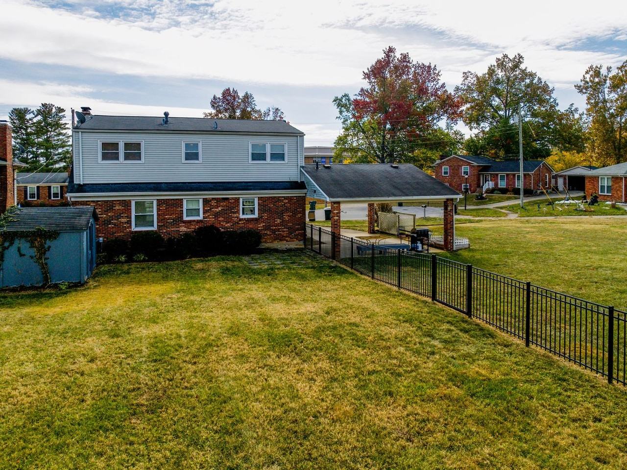 9903 Welshpool Ct - Photo 5 of 44