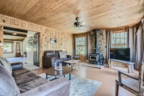 24123 Lincoln Ave - Photo 2 of 20