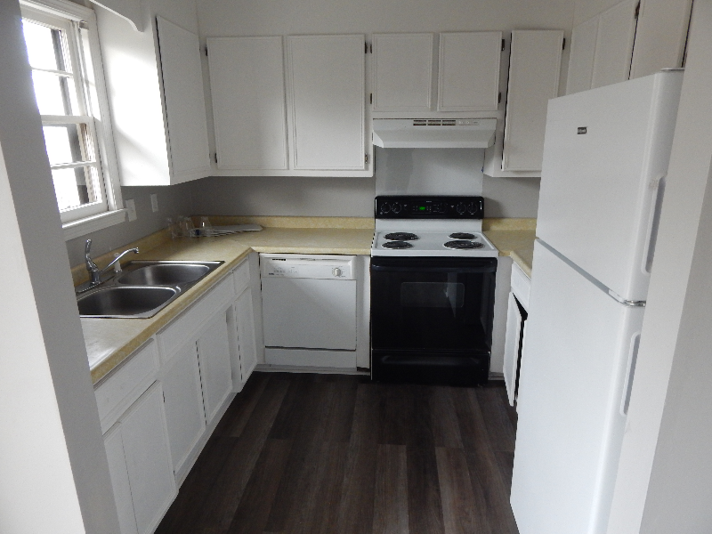 108 Guilford Ln - Photo 2 of 12