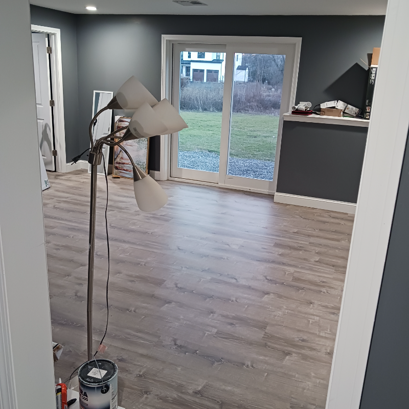 132 Tiffany St - Photo 2 of 16