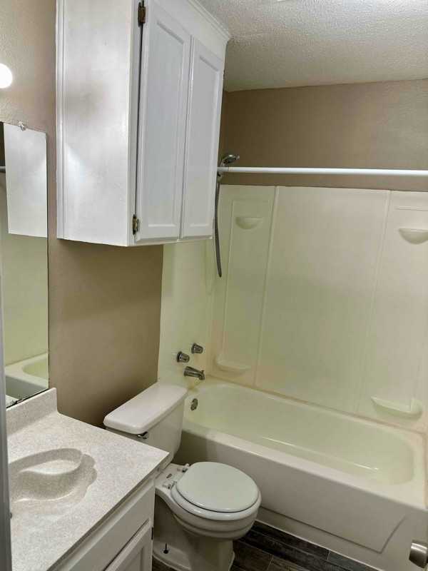 4913 Jamesway Rd #B - Photo 4 of 9