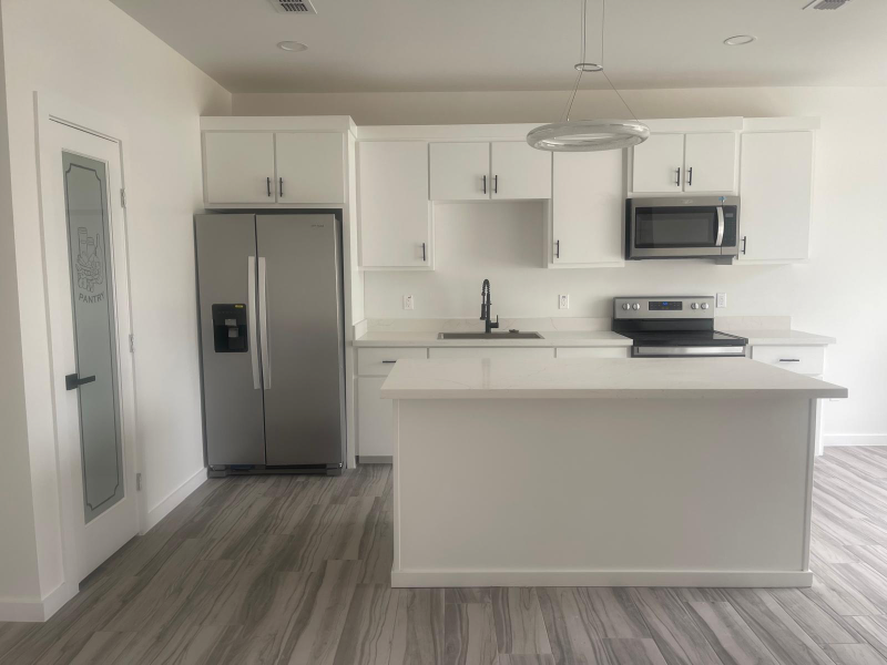 708 W Seminole Ave - Photo 3 of 16