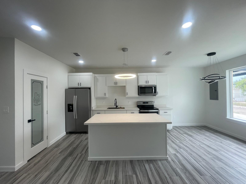 708 W Seminole Ave - Photo 6 of 16