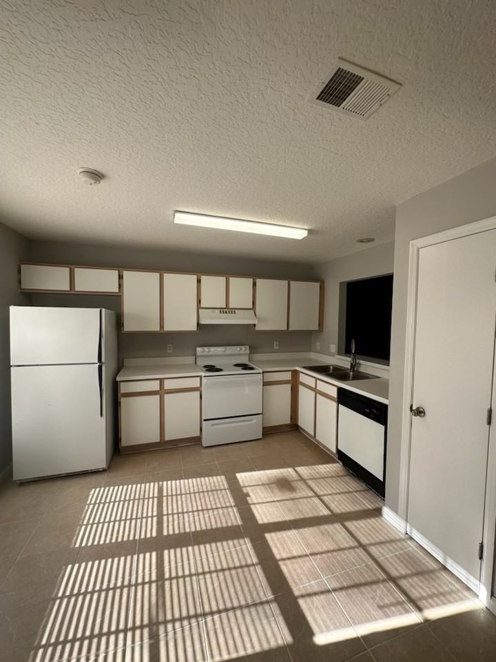 2147 Cypress Bay Blvd #1 - Photo 2 of 19