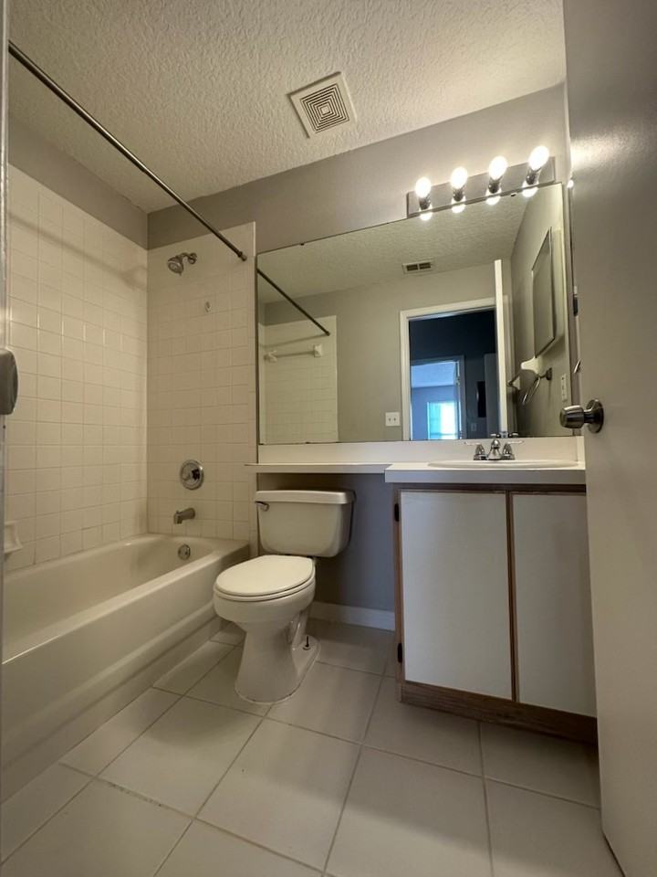 2147 Cypress Bay Blvd #1 - Photo 7 of 19