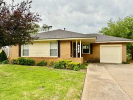 featured image of 9519 Stratford Dr #1