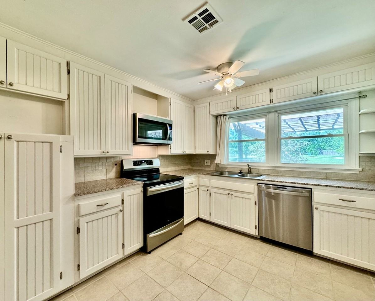 9519 Stratford Dr #1 - Photo 7 of 21
