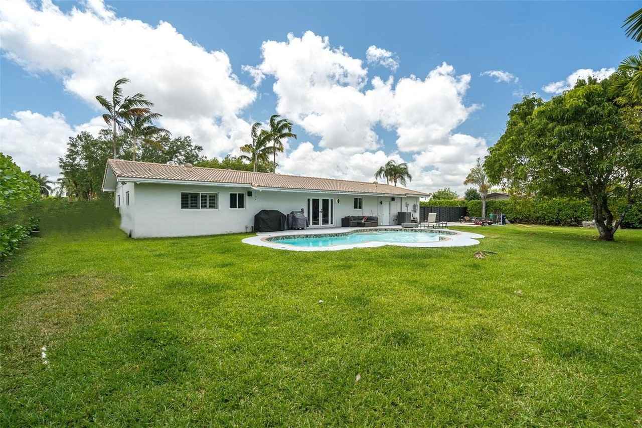 10841 Sw 127th St - Photo 3 of 8