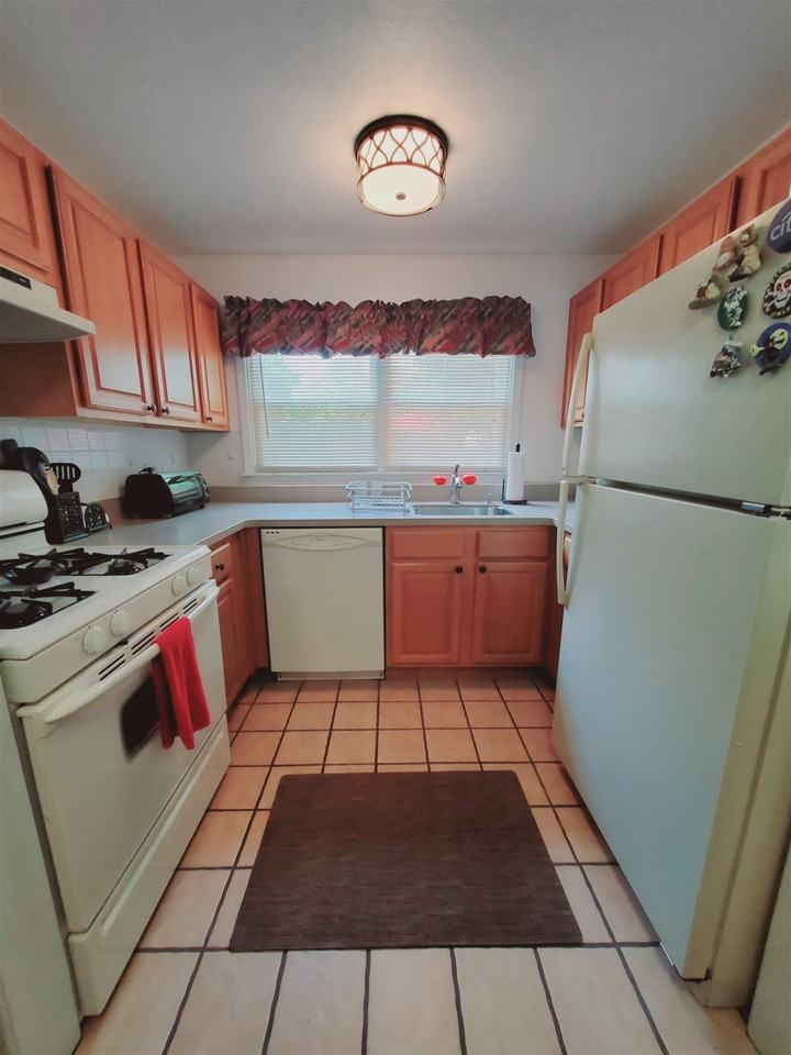 8 Willowbrook Ct - Photo 2 of 8