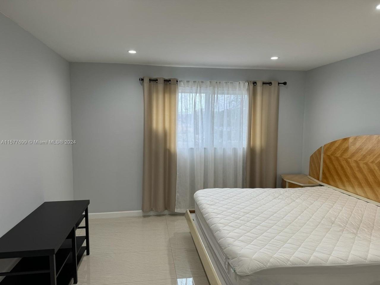 2950 Griffin Rd #2 - Photo 3 of 7