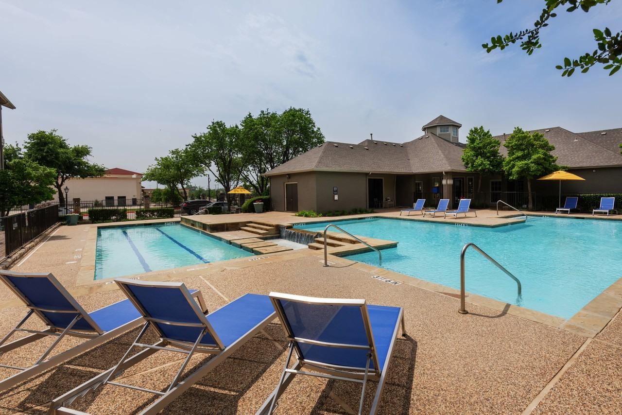 Oak Park - Photo 4 of 50