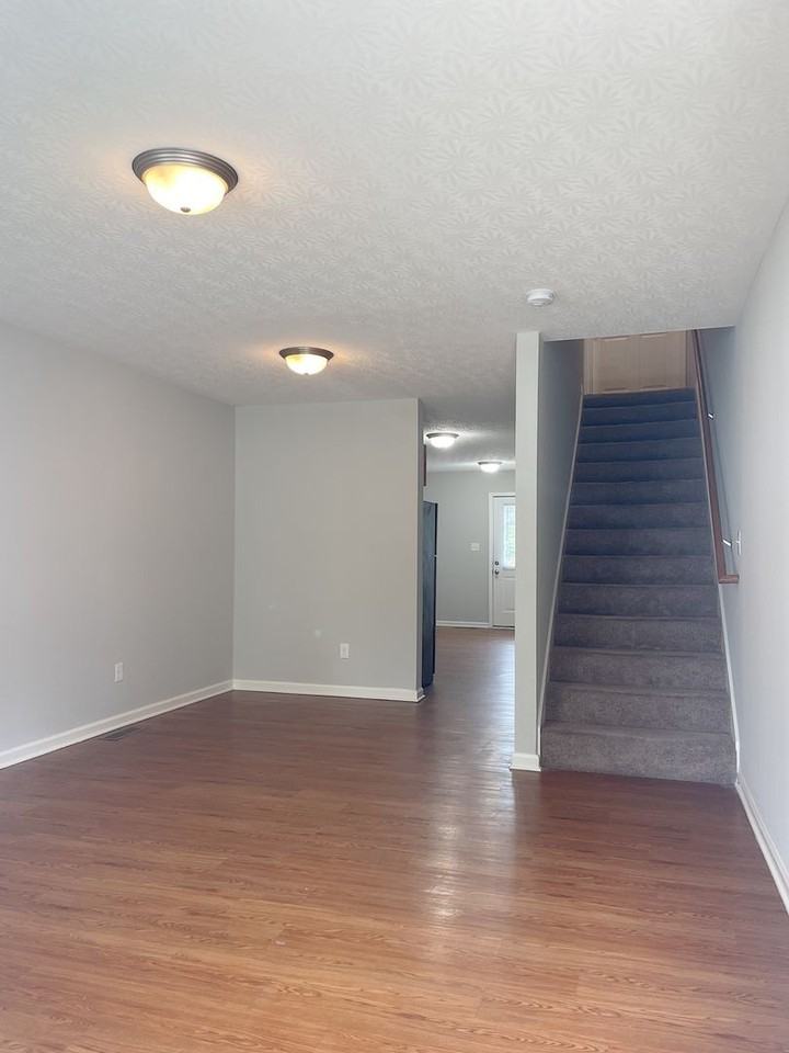 406 Upper Stone Ave - Photo 3 of 16