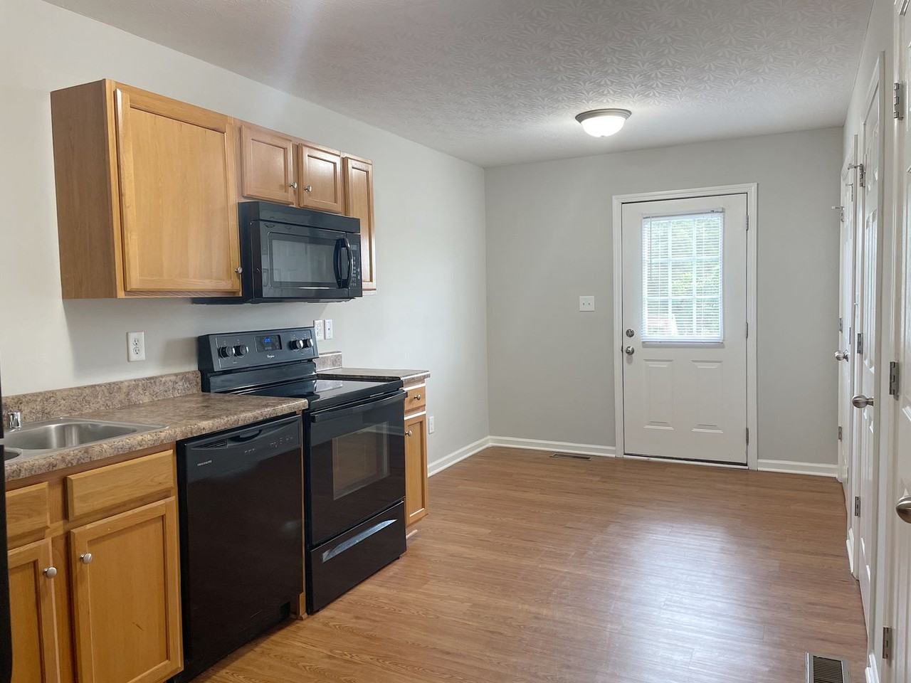 406 Upper Stone Ave - Photo 5 of 16
