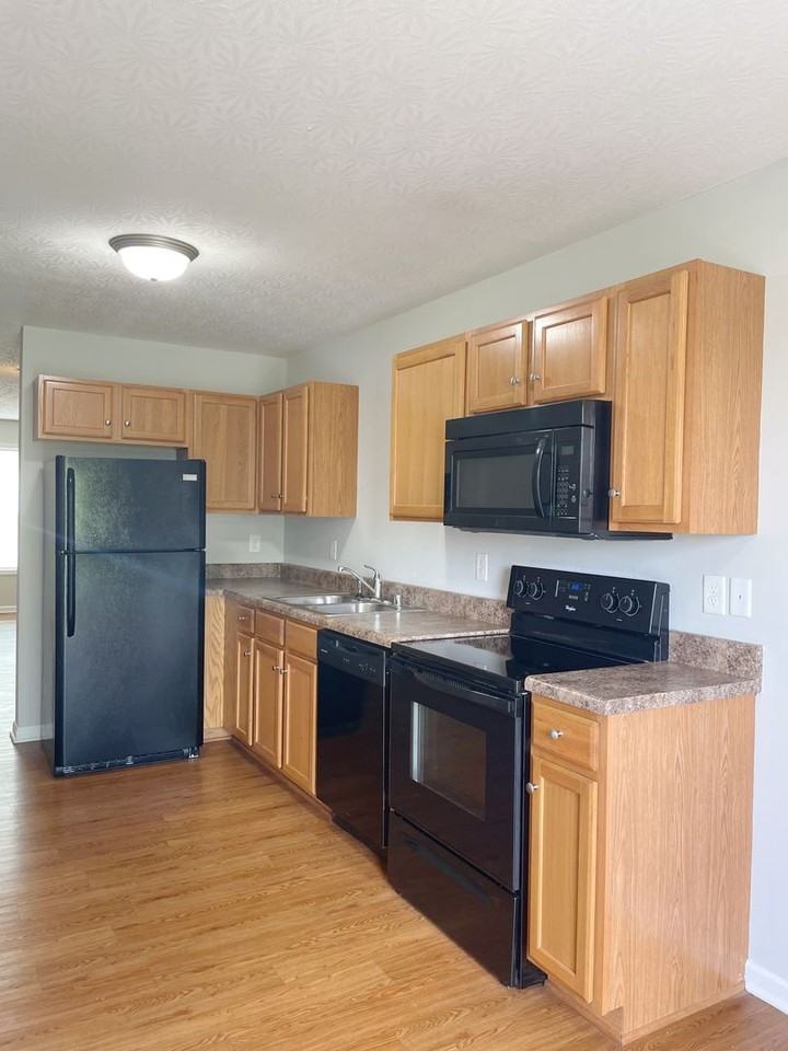 406 Upper Stone Ave - Photo 6 of 16