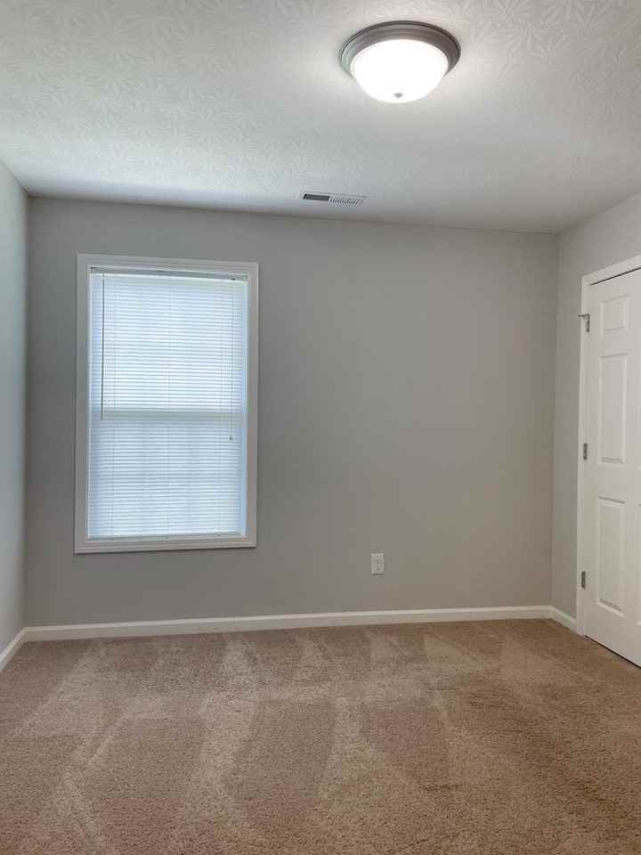 406 Upper Stone Ave - Photo 7 of 16