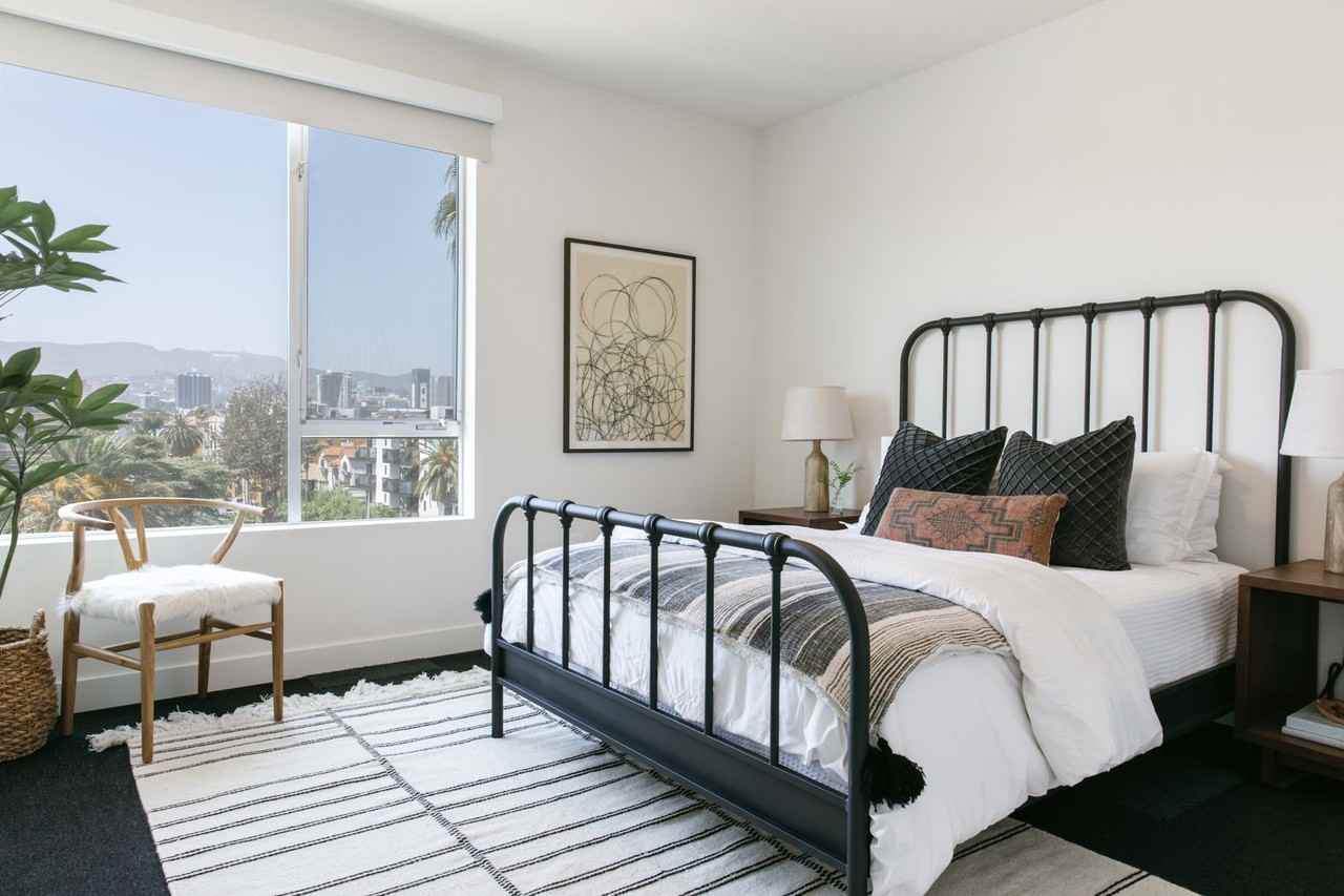 733 N Hudson Avenue - Photo 7 of 50