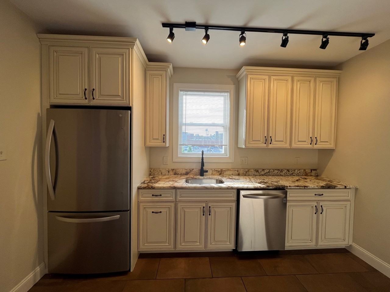 6709 Thomas Blvd #2 - Photo 4 of 34