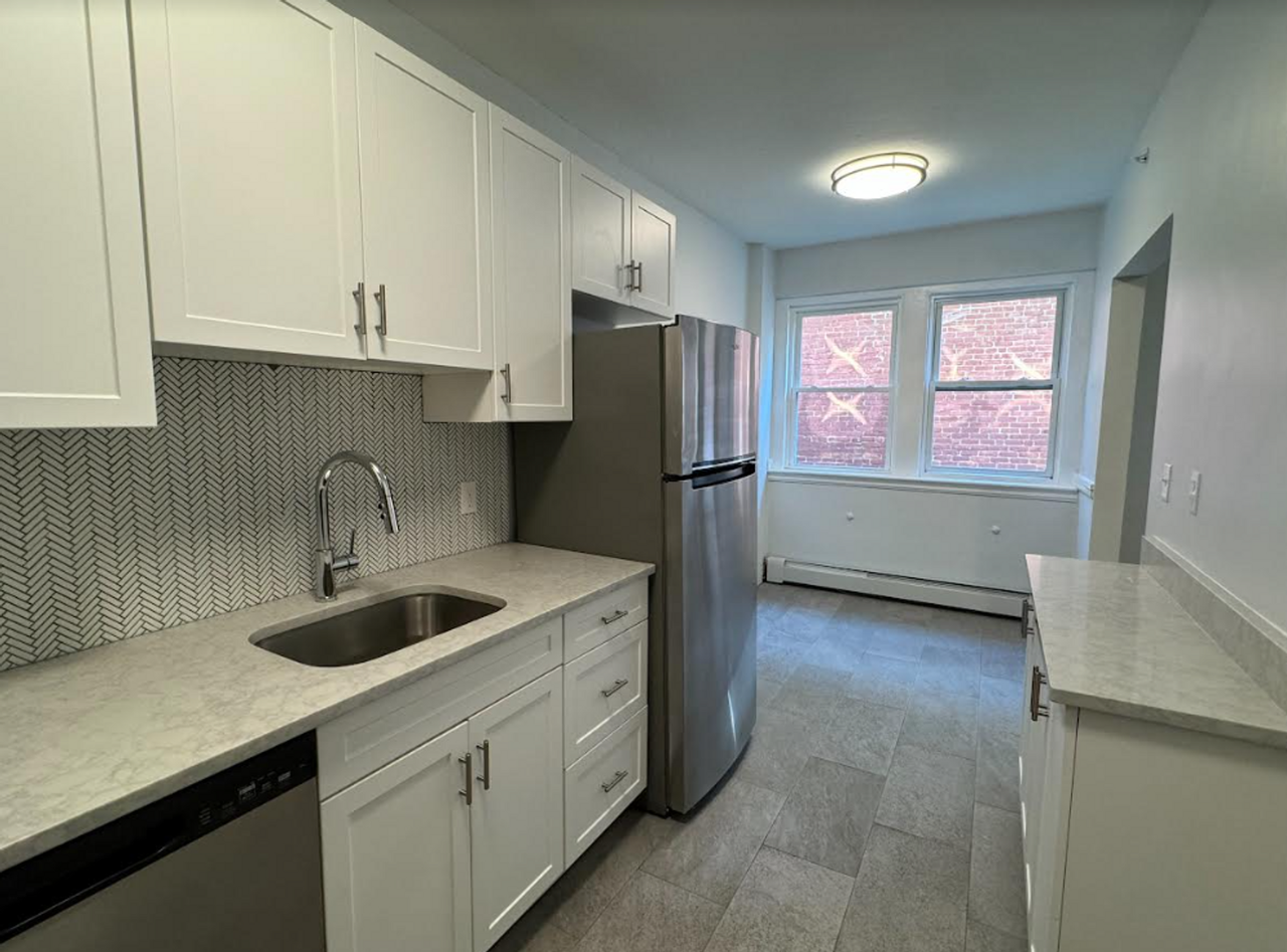 233 Laf - Photo 2 of 10