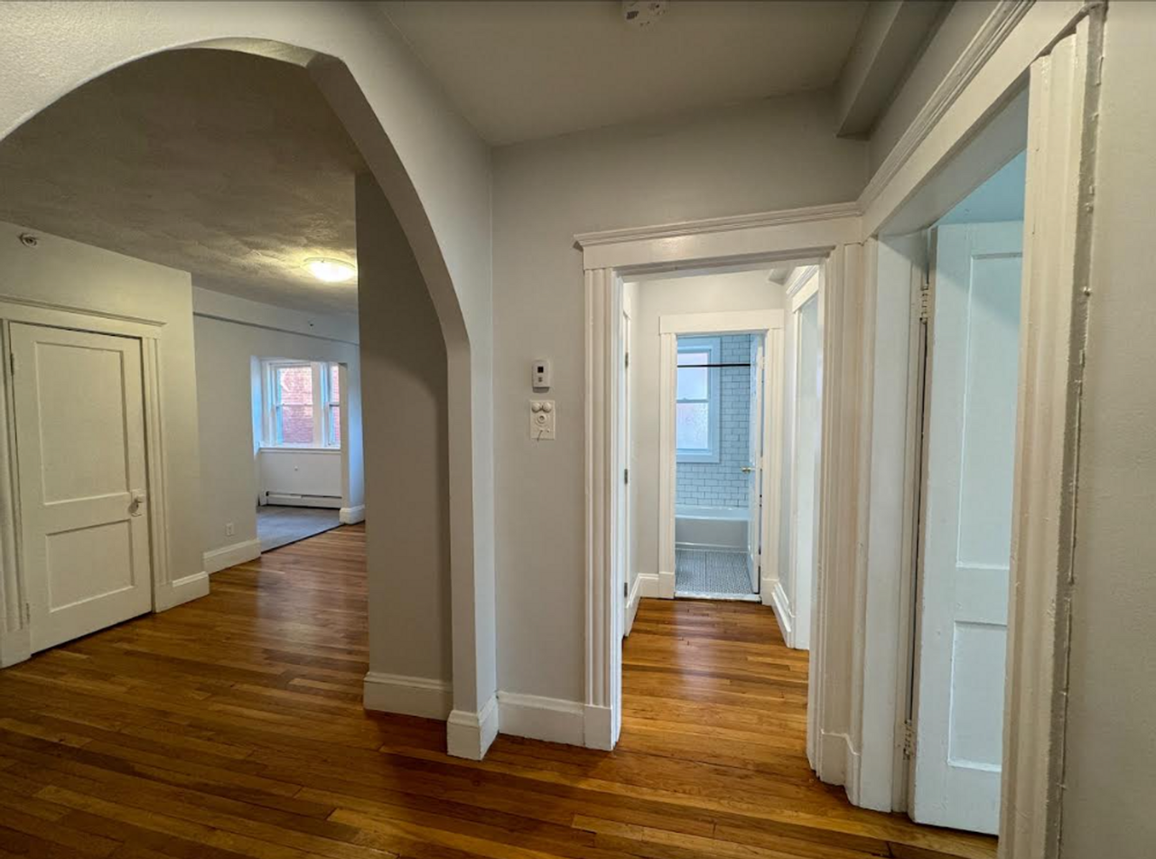 233 Laf - Photo 4 of 10