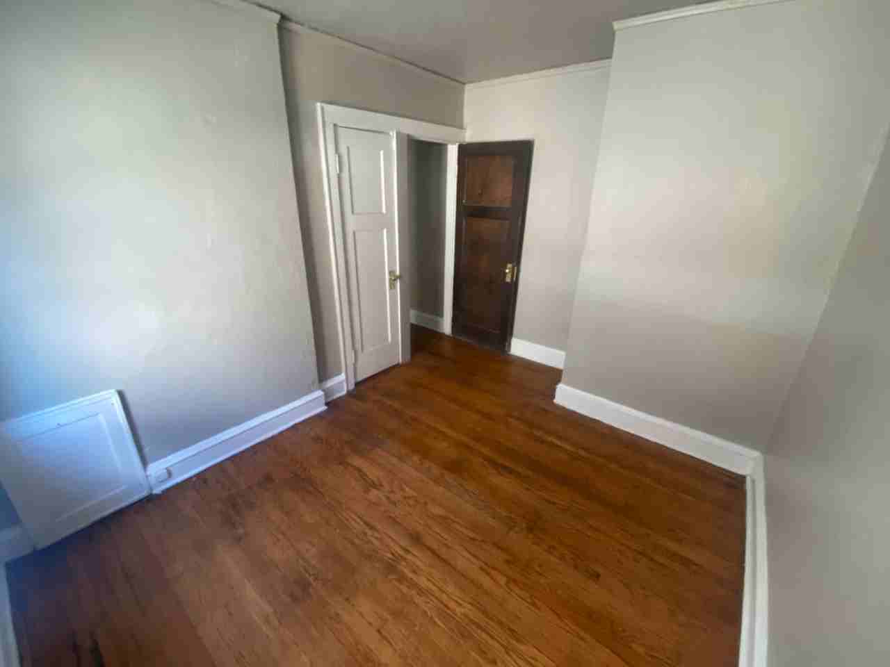 423 N 39th St - 6 unit - Photo 2 of 7