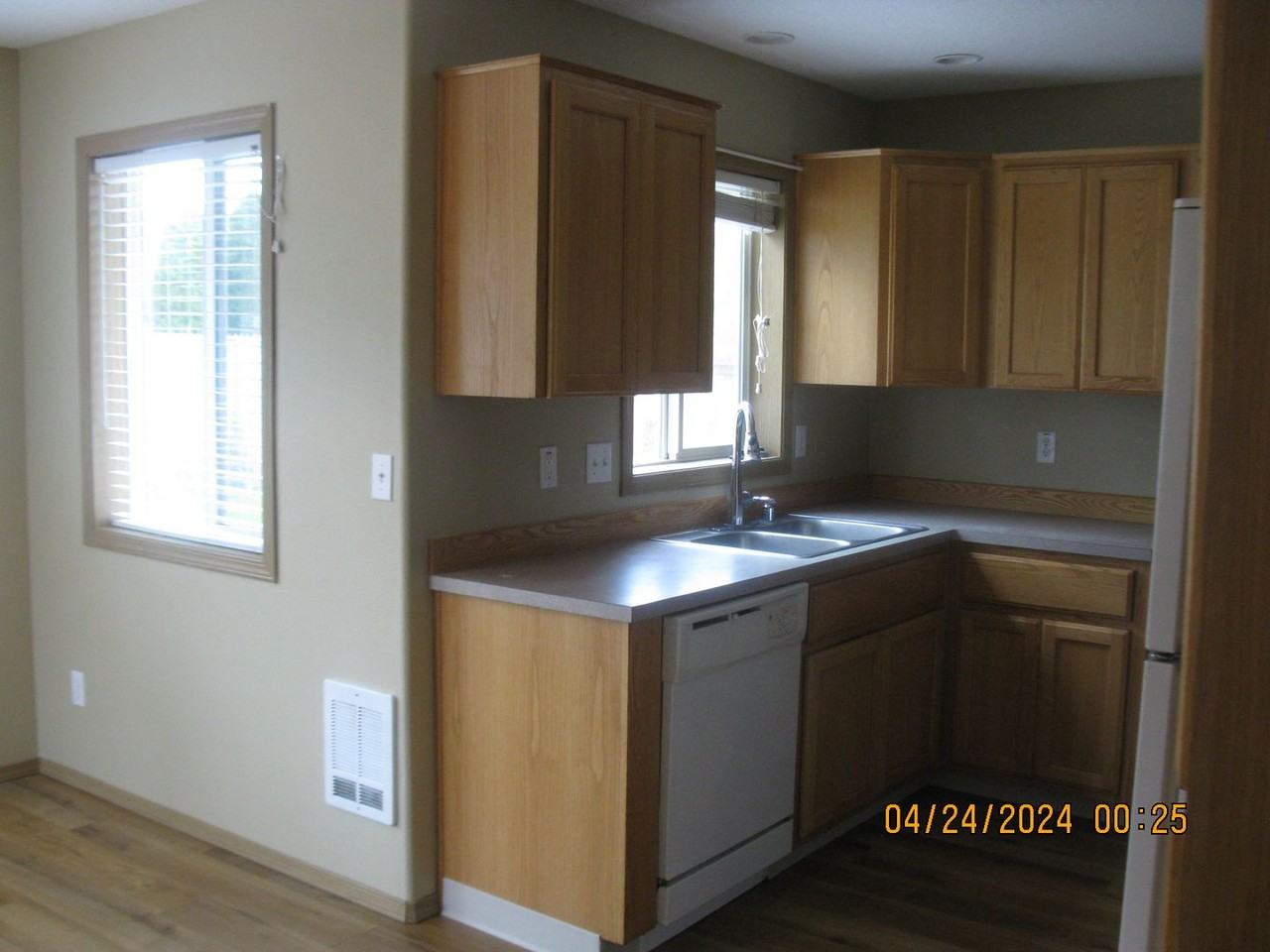 2218 Nw 4th St - Photo 3 of 11