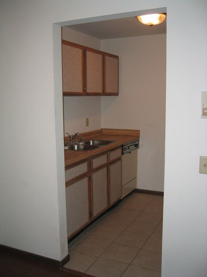 1509 Kenilworth Apartments - Photo 5 of 39