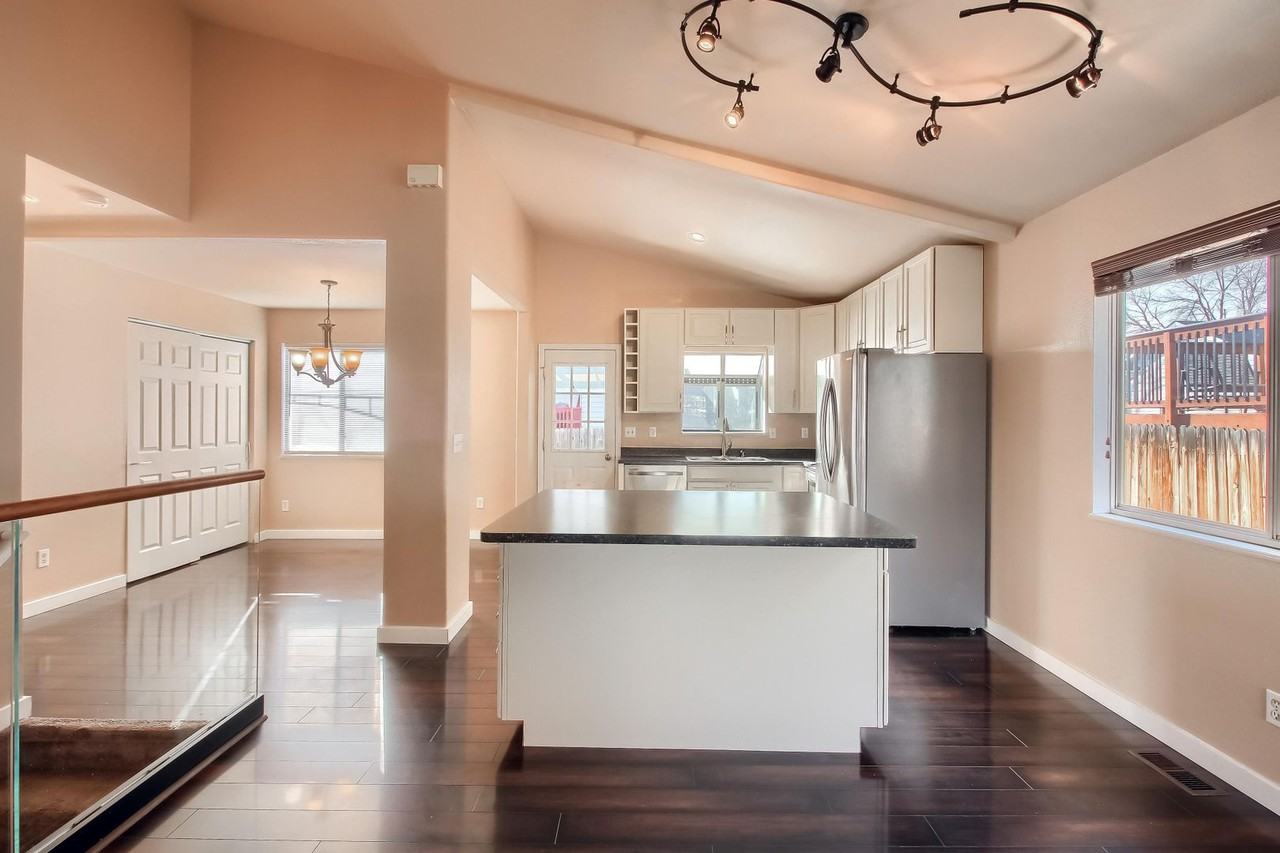 3884 W 63rd Pl - Photo 7 of 41