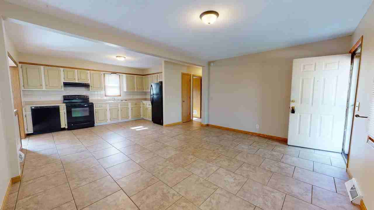 507 S Bismark Ave - Photo 2 of 14